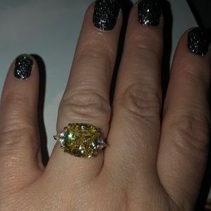 Gorgeous Canary CZ ring Size 7
